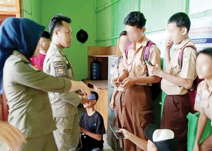 9 Pelajar SMP dan SMA Diamankan Satpol PP, Ada yang Bawa Senjata Tajam hingga Bolos Sekolah