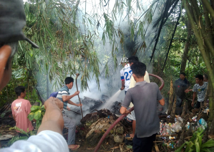 Rumah Semi Permanen Milik Lansia di Kecamatan Kota Padang Rejang Lebong Ludes Terbakar, Pemilik di Kebun