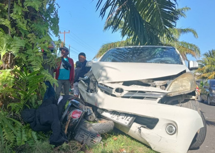 Avanza Seret Motor 20 Meter di Bengkulu, Pengendara Scoopy Alami Patah Tulang