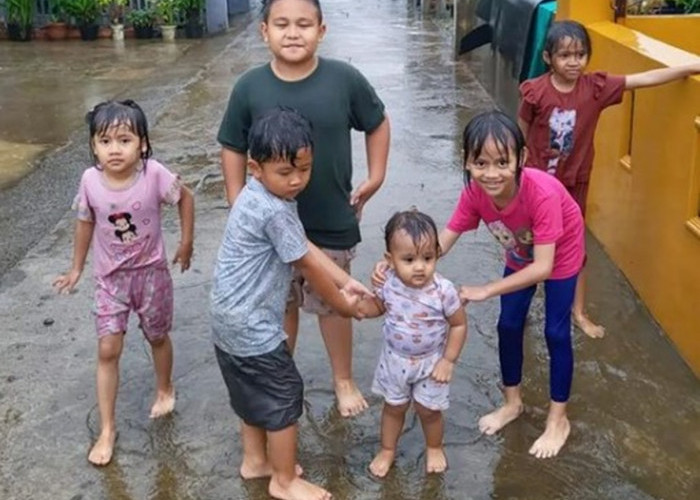 Ini 7 Manfaat Mandi Hujan Bagi Anak, Supaya Aman Coba 4 Tips Berikut Ini 