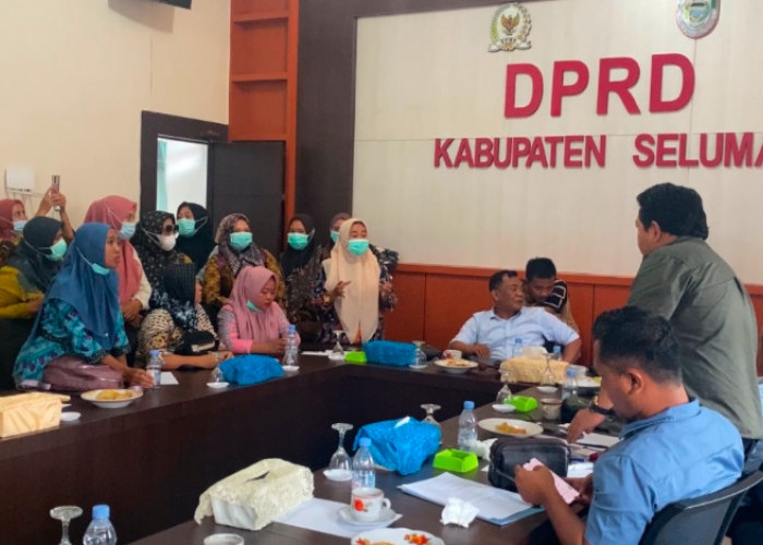 Puluhan Bidan Desa Seluma Tuntut Pengangkatan PPPK Penuh Waktu, Ini 11 Poin Tuntutannya!