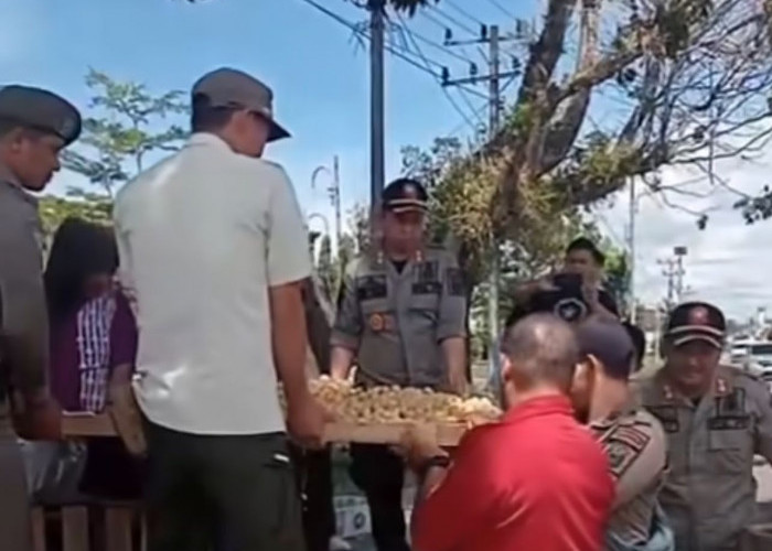Satpol PP Mukomuko Lakukan Penertiban Humanis Pedagang di Sekitar Bundaran Kota