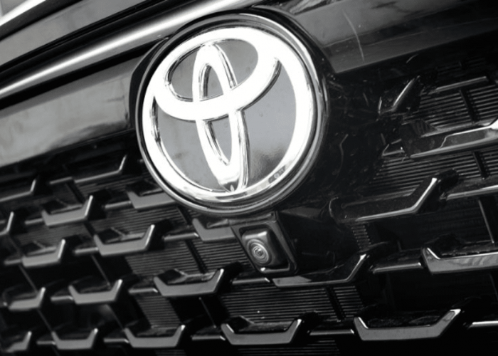 Toyota Kenalkan Innova Zenix Hybrid FFV, Siap Adopsi Energi Terbarukan