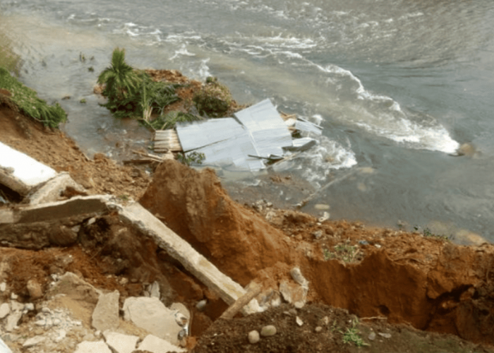 1 Rumah di Mukomuko Amblas ke Sungai, 14 Rumah Lagi Terancam