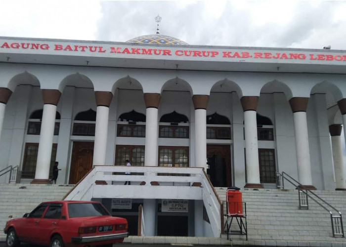 Meningkat, BKM Masjid Agung Baitul Makmur Curup Sembelih 8 Ekor Sapi Kurban