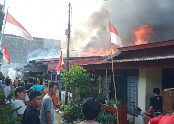 Kebakaran Dahsyat di Lingkar Timur, Api Lalap Sejumlah Rumah Warga