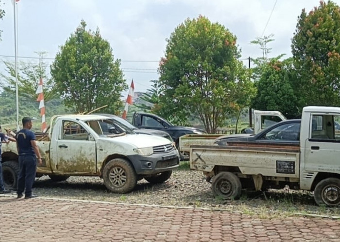 Fokus Penertiban Aset, Pemkab Seluma Lelang 18 Mobil Dinas Bekas Kades