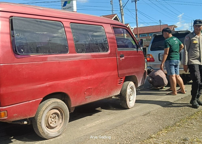 Antrean Panjang, Emosi Memuncak, Mobil Nyaris Terbakar di SPBU Tais