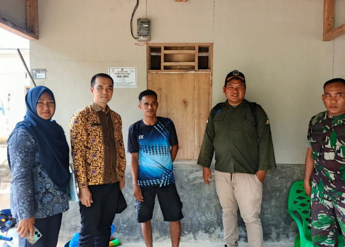 Cegah PKH Salah Sasaran, Dinsos Mukomuko Mulai Pasang Label Bansos di Rumah KPM