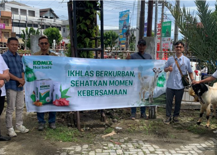 Komix Herbal Tebar Kepedulian di Bengkulu, Kurban Domba Super untuk Warga Saat Idul Adha 1447 H