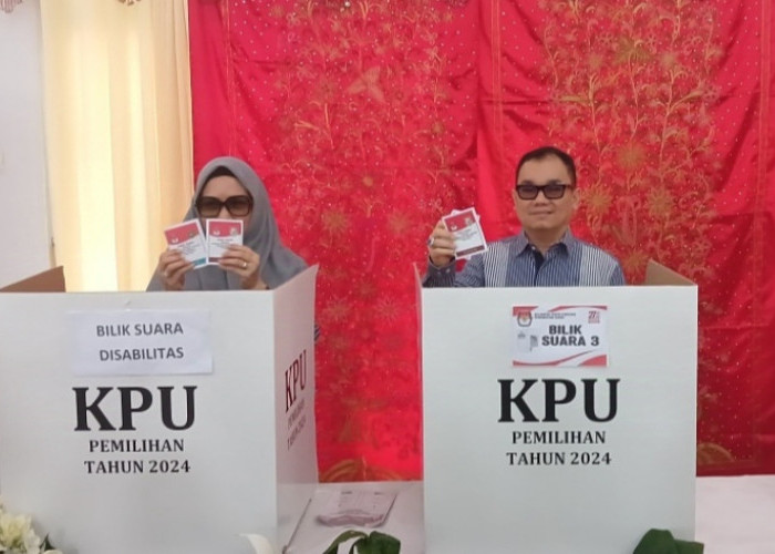 Nyoblos di TPS 002 Gading Cempaka, Komisioner KPU RI Ajak Warga Bengkulu Wujudkan Pemilu Berkualitas