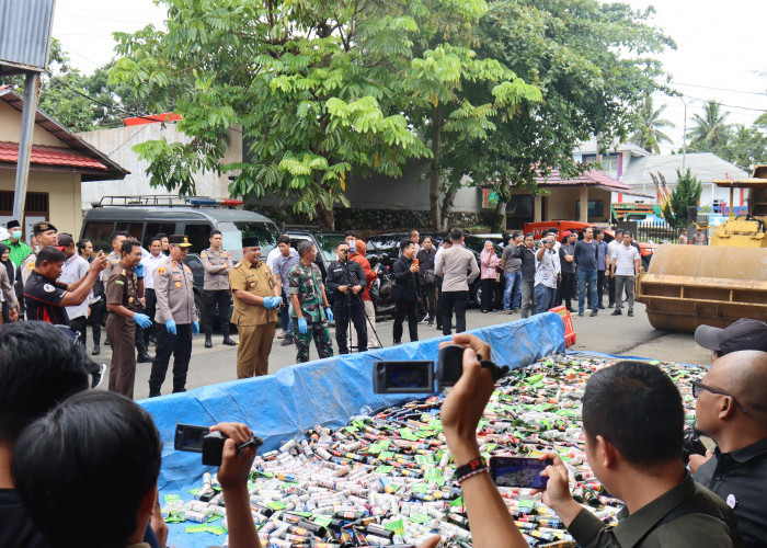 Polda Bengkulu Musnahkan Ribuan Barang Bukti dalam Operasi Pekat Nala II 2024, Ada Miras hingga Rokok Ilegal