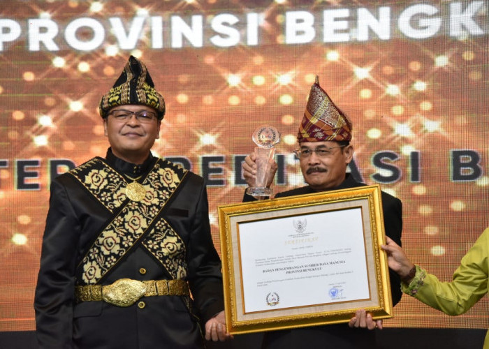 Jelang HUT ke-55 Provinsi Bengkulu, Pemprov Terima 2 Sertifikat Kelembagaan dari LAN RI
