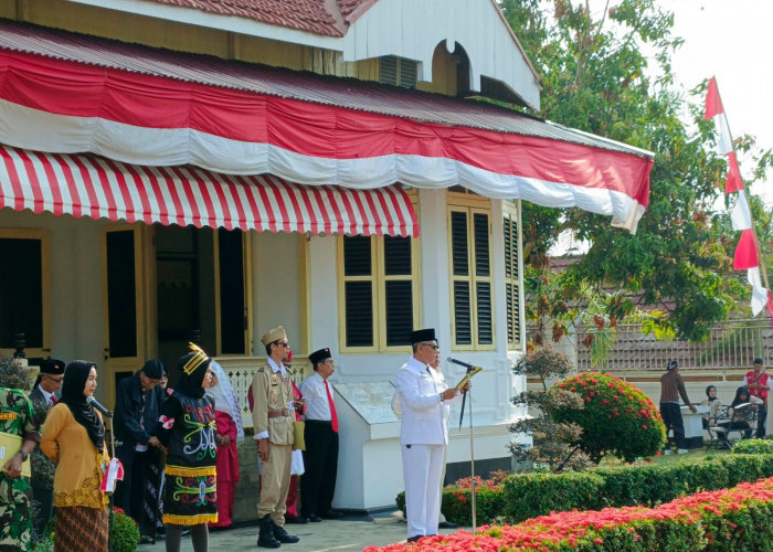 Ingatkan Hebatnya Bengkulu, Gabungan Komunitas Gelar Upacara HUT RI di Rumah Pengasingan Bung Karno