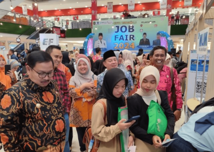 Ratusan Pencari Kerja Hadiri Bursa Kerja Disnaker Kota Bengkulu, 30 Perusahaan Berpartisipasi