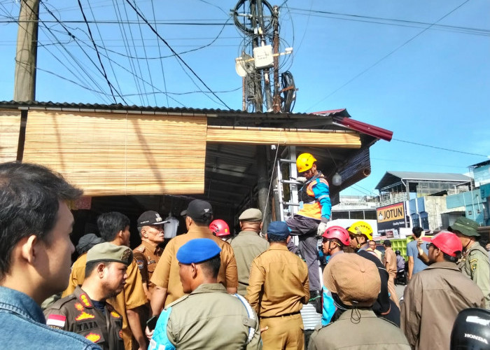 Satpol PP Temukan Sambungan Listrik Ilegal Lebih dari 100 Meter di Area Pasar