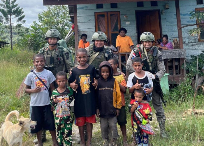 Jaga Kamtibmas, Satgas Ops Damai Cartenz Perkuat Kedekatan dengan Warga Papua