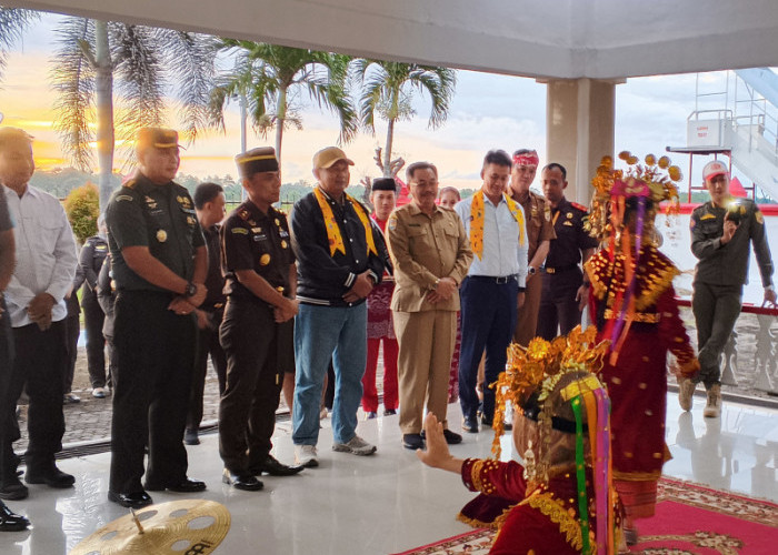 Disambut Langsung Kajati Bengkulu, Sesjampidum Dr. Undang Mugopal Tiba di Bengkulu untuk Hadiri Agenda Penting