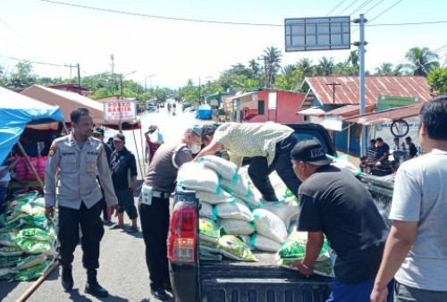 Bantuan untuk Warga Terdampak Banjir di Kota Bengkulu Mulai Bergulir, Salah Satunya dari Anggota Dewan Ini