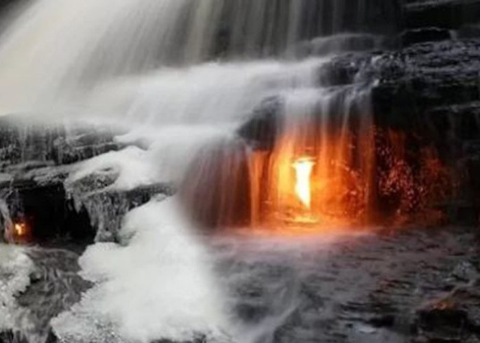 Pesona Eternal Flame Falls, Ada Api Abadi di Samping Air Terjun, Berada di Chestnut Ridge Park New York