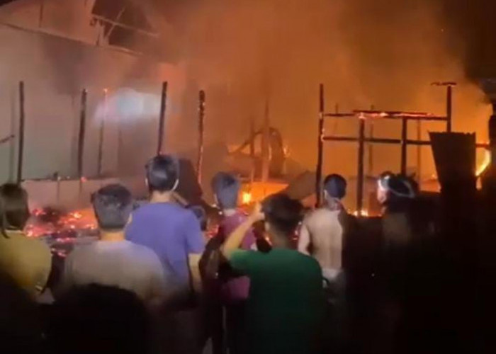 Dini Hari Mencekam di V Koto Mukomuko, Kebakaran Hanguskan Rumah Petani