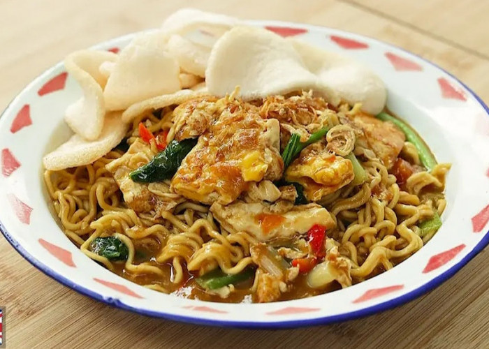 Resep Mie Nyemek Telur Ala Chef Devina Hermawan yang Lezat dan Cocok Disantap Saat Malam Hari