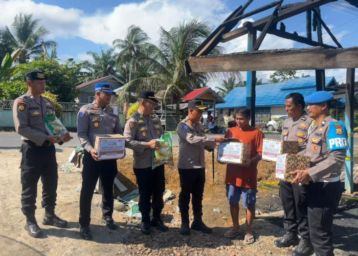 Polres Mukomuko Bergerak Cepat Bantu Korban Kebakaran Rumah di Marga Mulya Sakti