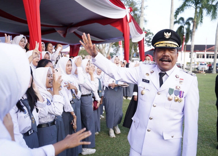 Penurunan Bendera HUT RI ke-81, Mian Ajak Warga Bengkulu Teladani Fatmawati