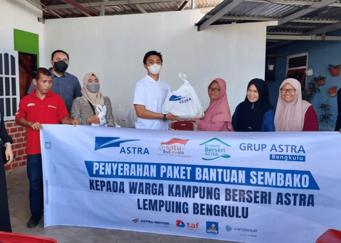 Grup Astra Bengkulu Salurkan Bantuan Sembako untuk Warga Kampung Berseri Astra di Lempuing dan Rawa Makmur