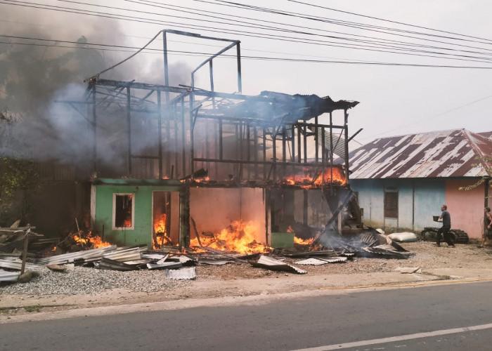 Rumah Kayu Ludes Kurang dari Sejam, 2 Motor Ikut Terbakar di Kaur