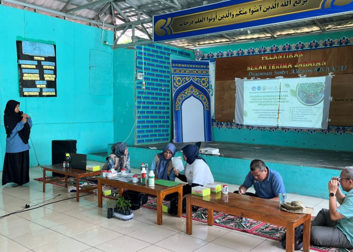 Agroekoteknologi UNIB Ajarkan Budidaya Cabai Organik dalam Pot kepada Santri Pesantren Al-Karim