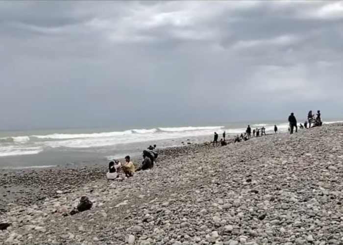 Pantai Muara Kedurang Dipadati Pengunjung Lebaran, Menawarkan Keindahan dan Hiburan