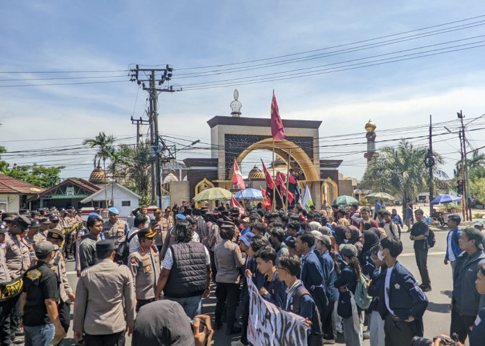 Demo Mahasiswa Bengkulu, DPRD Kosong Picu Kekecewaan Massa