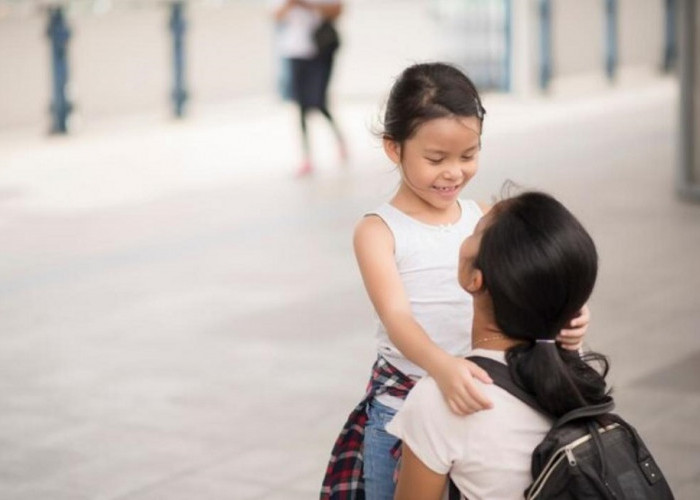 Begini Cara Mendidik Anak Perempuan Supaya Lebih Mandiri, Orang Tua Wajib Tahu Ini
