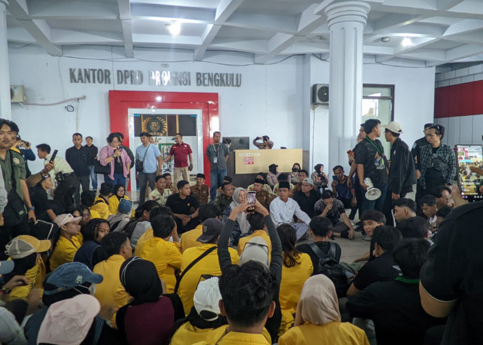 Negosiasi Aksi Hardiknas di DPRD Bengkulu Buntu, Mahasiswa Kecewa Komisi IV Tak Hadir