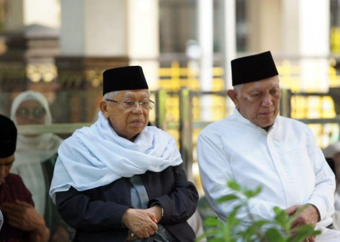 Jelang Muktamar NU, Ma'ruf Amin Ziarah Bareng Gus Kikin ke Makam Mbah Hasyim