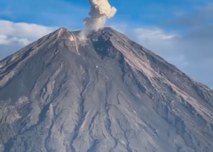 Gunung Semeru Erupsi Besar, Warga Diminta Waspada terhadap Potensi Bahaya