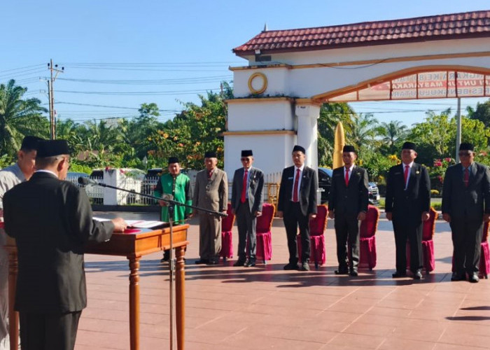 Pelantikan Perdana di TMP Ratu Samban, 6 Kepala OPD Bengkulu Utara Resmi Dilantik