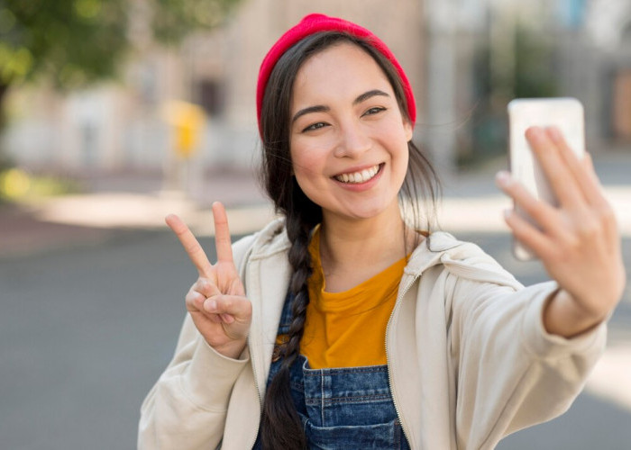 Wow, Ini 7 Alasan Rutin Selfie Setiap Hari, Bisa Meningkatkan Mood!