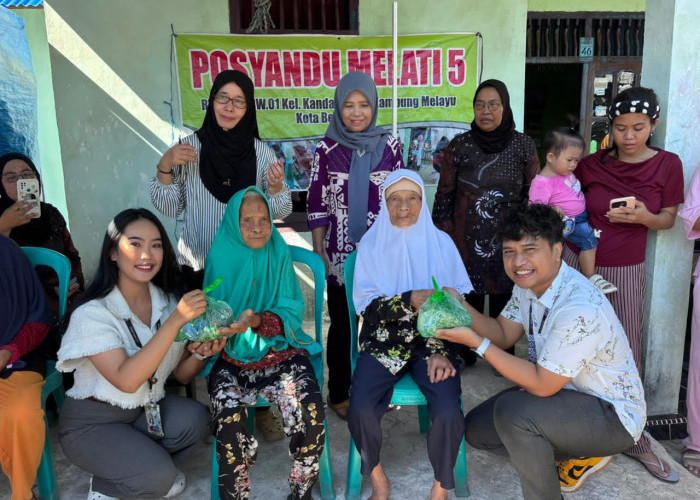 Astra Motor Bengkulu Salurkan 50 Paket Makanan Bergizi untuk Balita dan Lansia