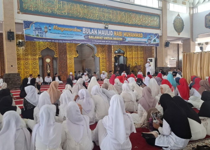 Ribuan Jamaah Penuhi Masjid Raya Baitul Izzah, Helmi Hasan: Maulid Bukan Sekadar Seremoni