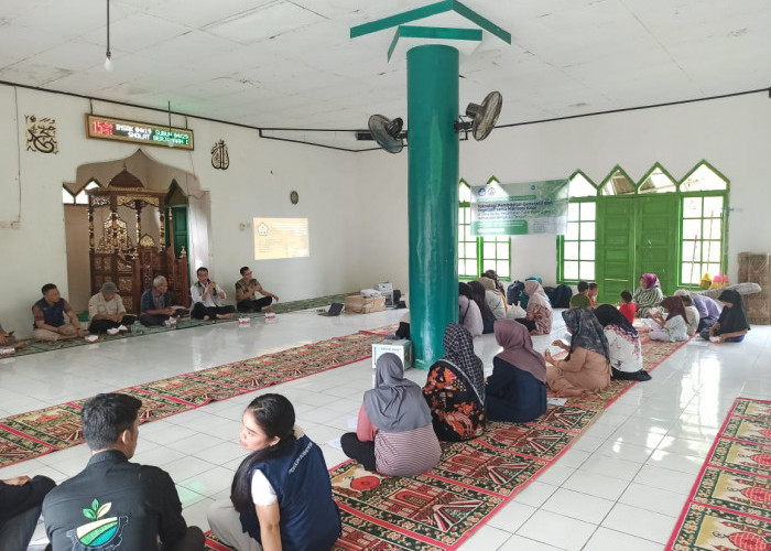 Magister Agroekoteknologi Unib Latih Wanita Tani Desa Surau Teknologi Pembibitan Kopi Modern