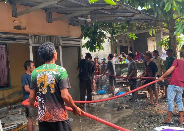 Rumah Warga Manna Terbakar, Kerugian Capai Rp200 Juta Diduga akibat Korsleting