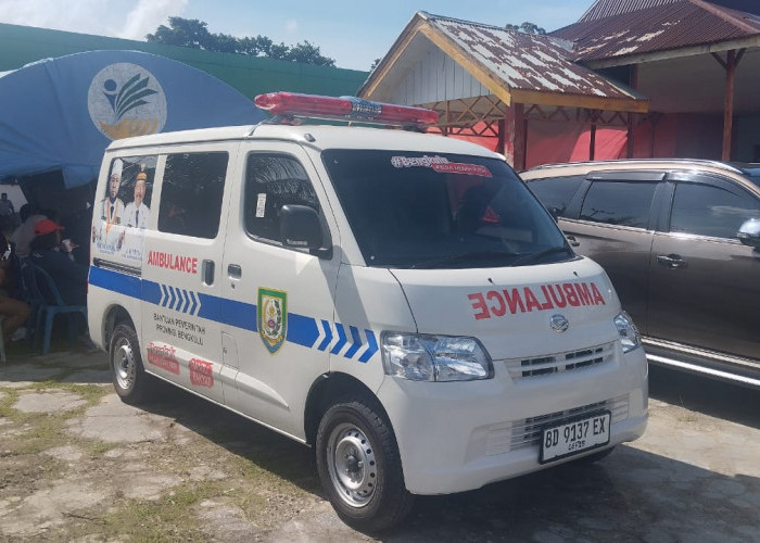 Gubernur Bengkulu Bawa Program 'Bantu Rakyat Helmi–Mian' ke Enggano, Bus dan Ambulans Diserahkan