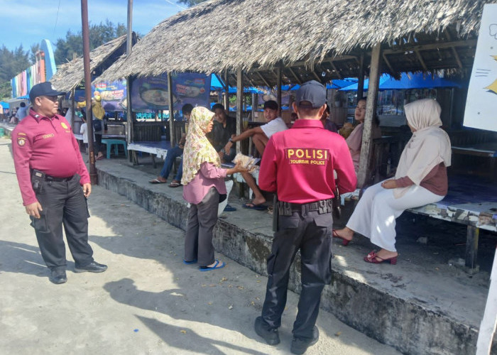 Jaga Kamtibmas, Ditpamobvit Polda Bengkulu Laksanakan Patroli Dialogis di Kawasan Wisata Pantai Panjang