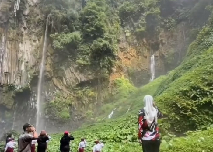 Pengibaran Bendera Merah Putih Raksasa di Air Terjun Trisakti Rejang Lebong, Simbol Cinta Tanah Air