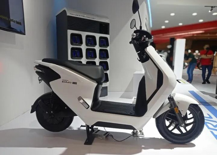 Desain Ringkas dan Tenaga Baterai Stabil, Honda EM1 e: Cocok untuk Jalanan Kota