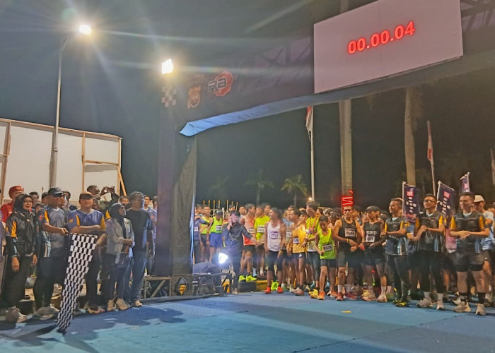 Ribuan Pelari Padati Kota Bengkulu dalam Event Glow Run Night RBTV - Polresta Bengkulu