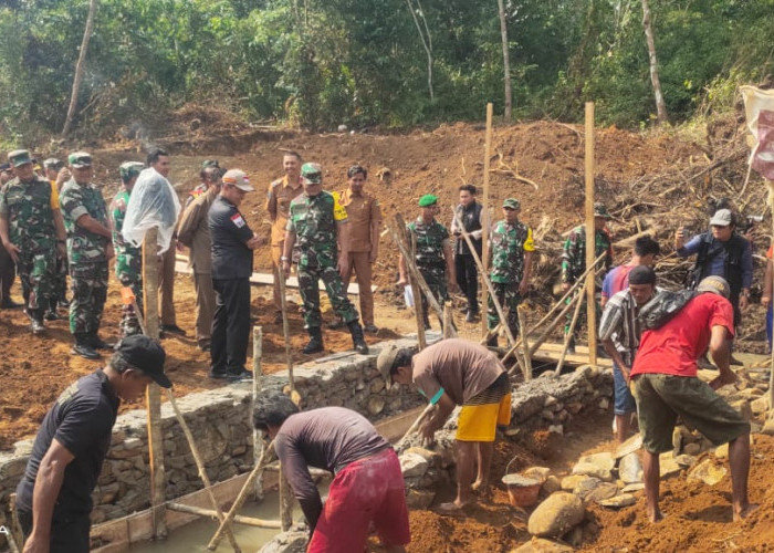 Mayjen TNI Irham Waroihan Puji Kinerja Personil TMMD Ke-121 Kodim 0409/Rejang Lebong