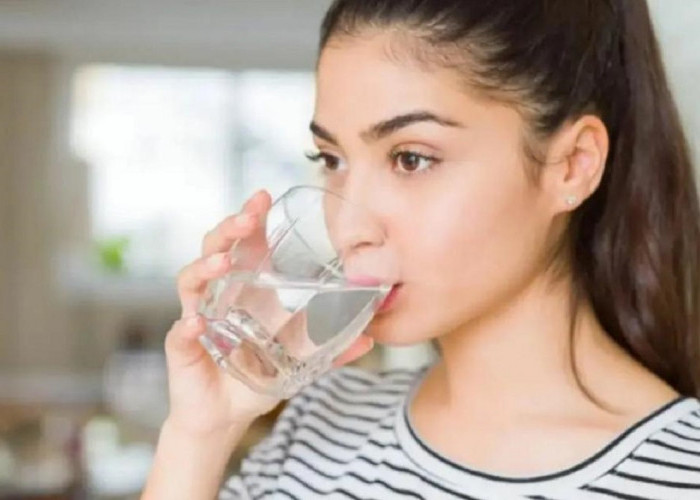 5 Manfaat Minum Air Putih Sebelum Tidur, Tingkatkan Kualitas Tidur Hingga Redakan Flu